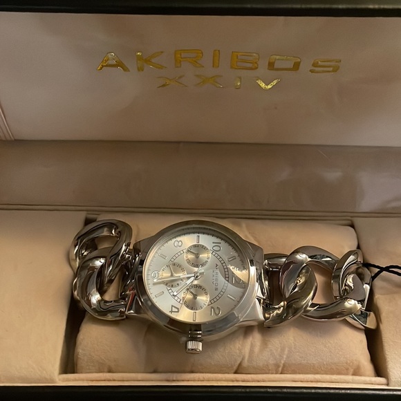 Akribos XXIV bold bracelet style watch. Never used - Picture 5 of 5